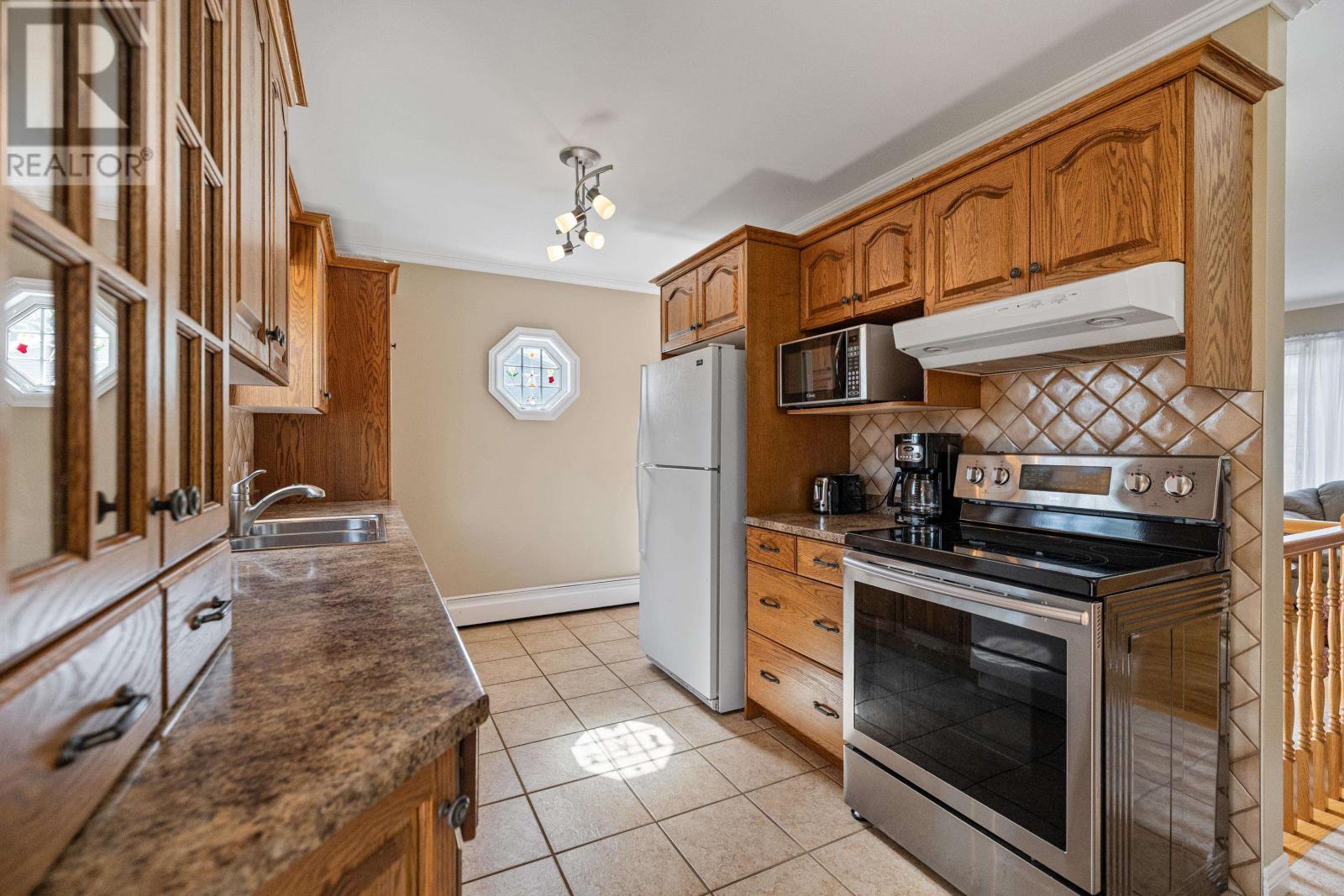 17 Towerwood Drive, Stratford, Prince Edward Island  C1B 1J5 - Photo 13 - 202615493