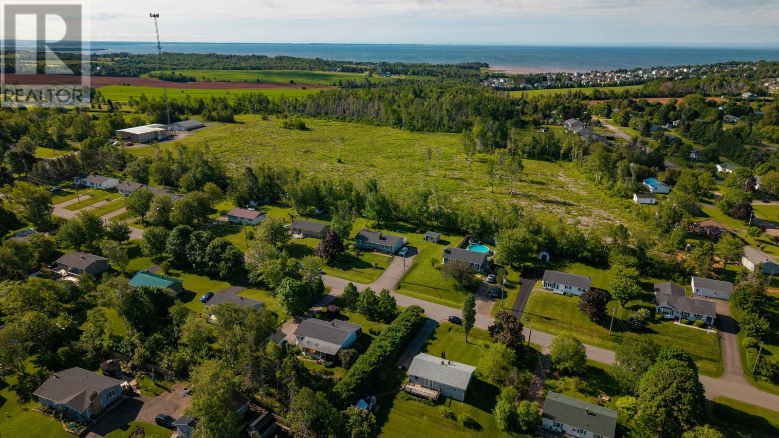 17 Towerwood Drive, Stratford, Prince Edward Island  C1B 1J5 - Photo 4 - 202615493
