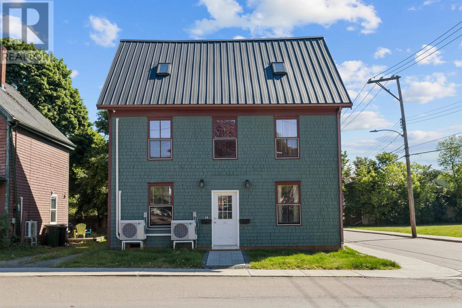 44 Weymouth Street, Charlottetown, Prince Edward Island  C1A 4Y5 - Photo 1 - 202615622