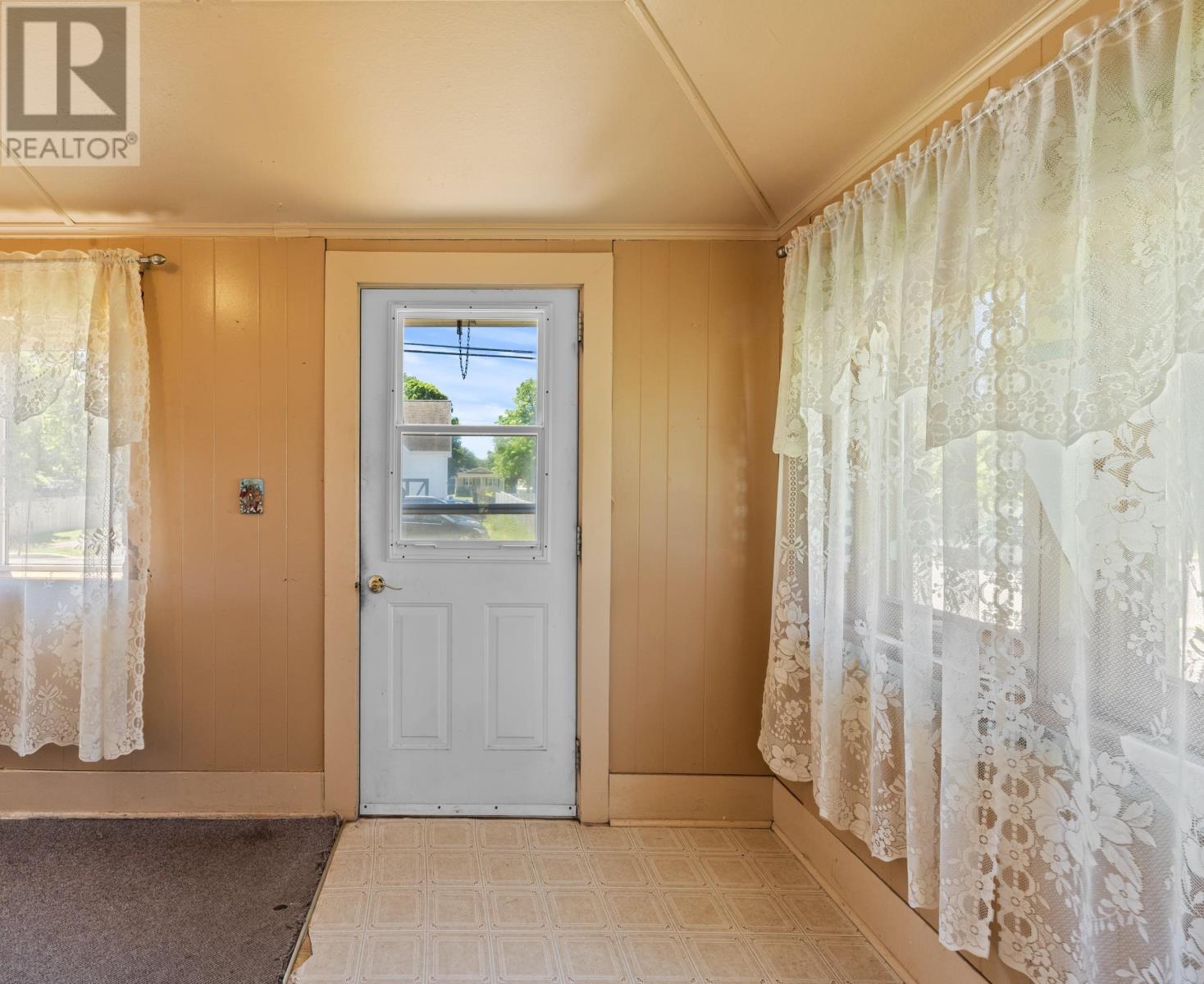 317 Hawthorne Avenue, Summerside, Prince Edward Island  C1N 2C9 - Photo 9 - 202615740