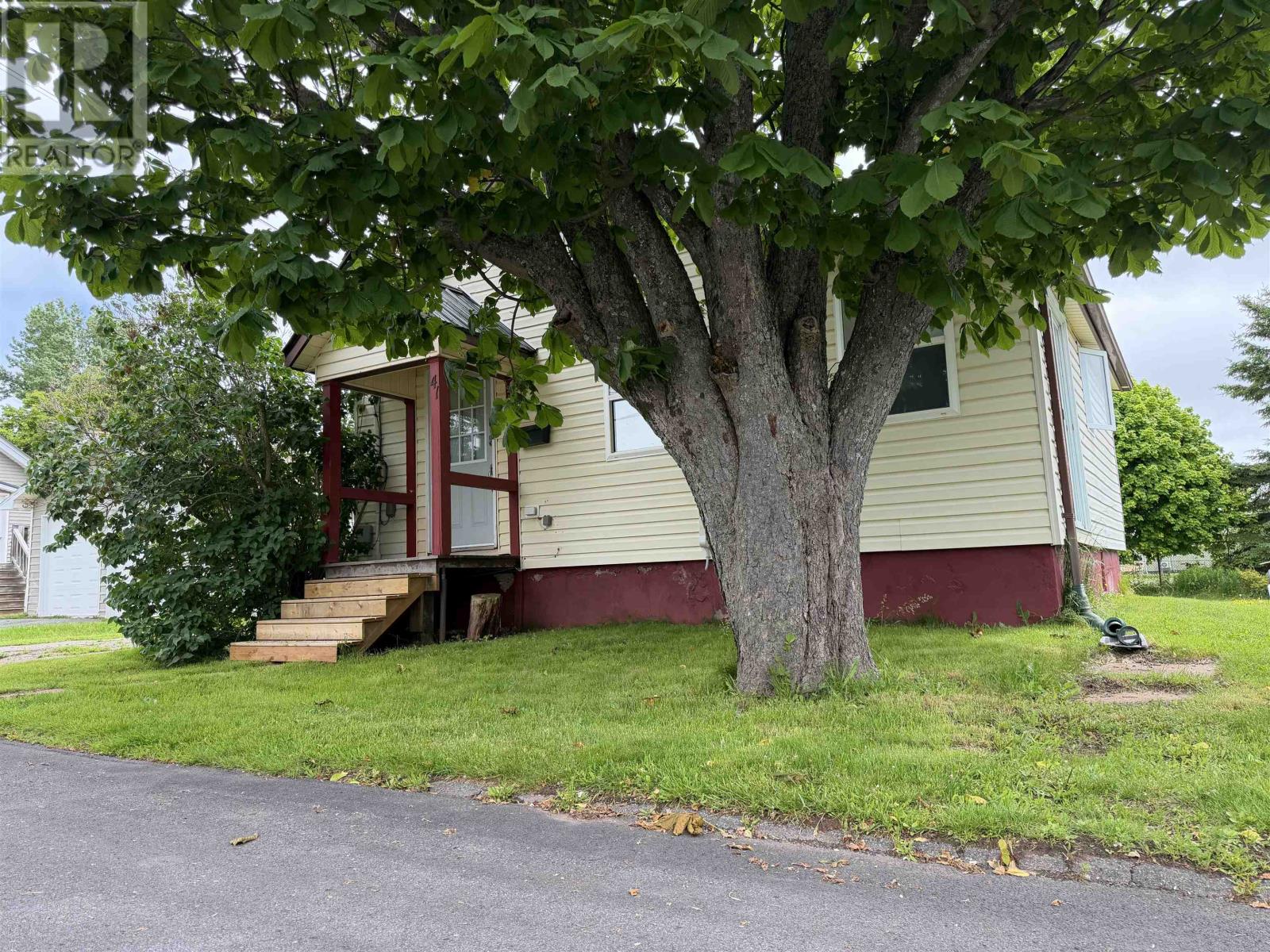 41 Park Street, Summerside, Prince Edward Island  C1N 3V2 - Photo 2 - 202615870