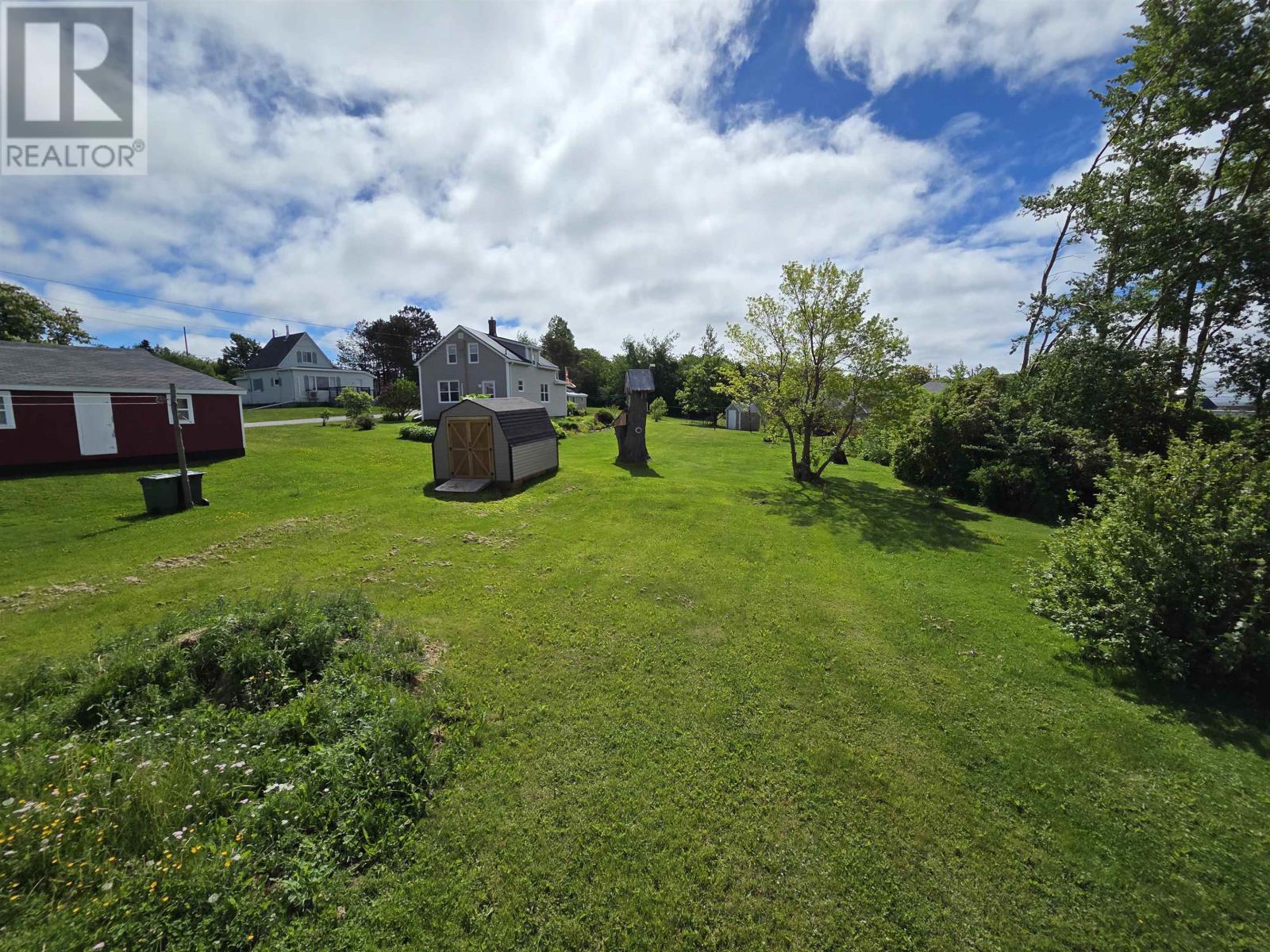 10 Sutherland Avenue, Souris, Prince Edward Island  C0A 2B0 - Photo 2 - 202615880