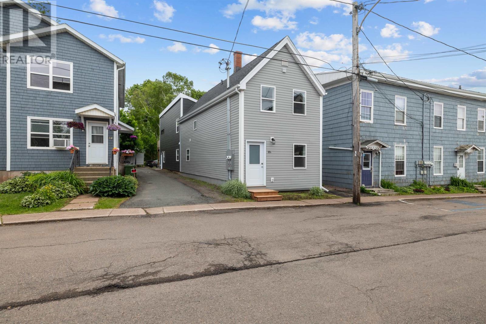 10 Chestnut Street, Charlottetown, Prince Edward Island  P1A 1Z5 - Photo 1 - 202615960
