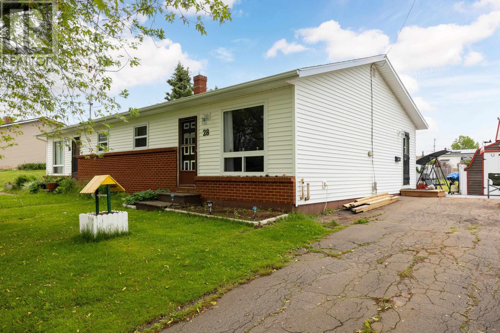 26-28 Bonnie Blink Drive, Charlottetown, Prince Edward Island  C1C 1K2 - Photo 3 - 202615959