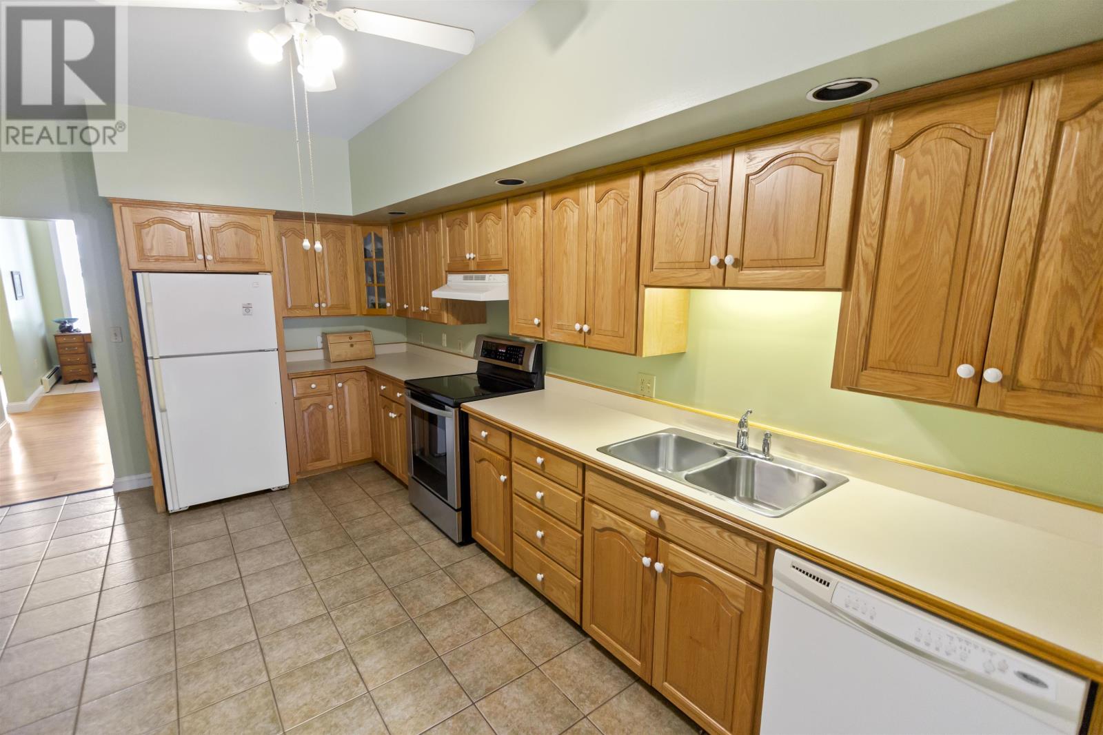 1 202-204 Euston Street, Charlottetown, Prince Edward Island  C1A 1W8 - Photo 10 - 202616882