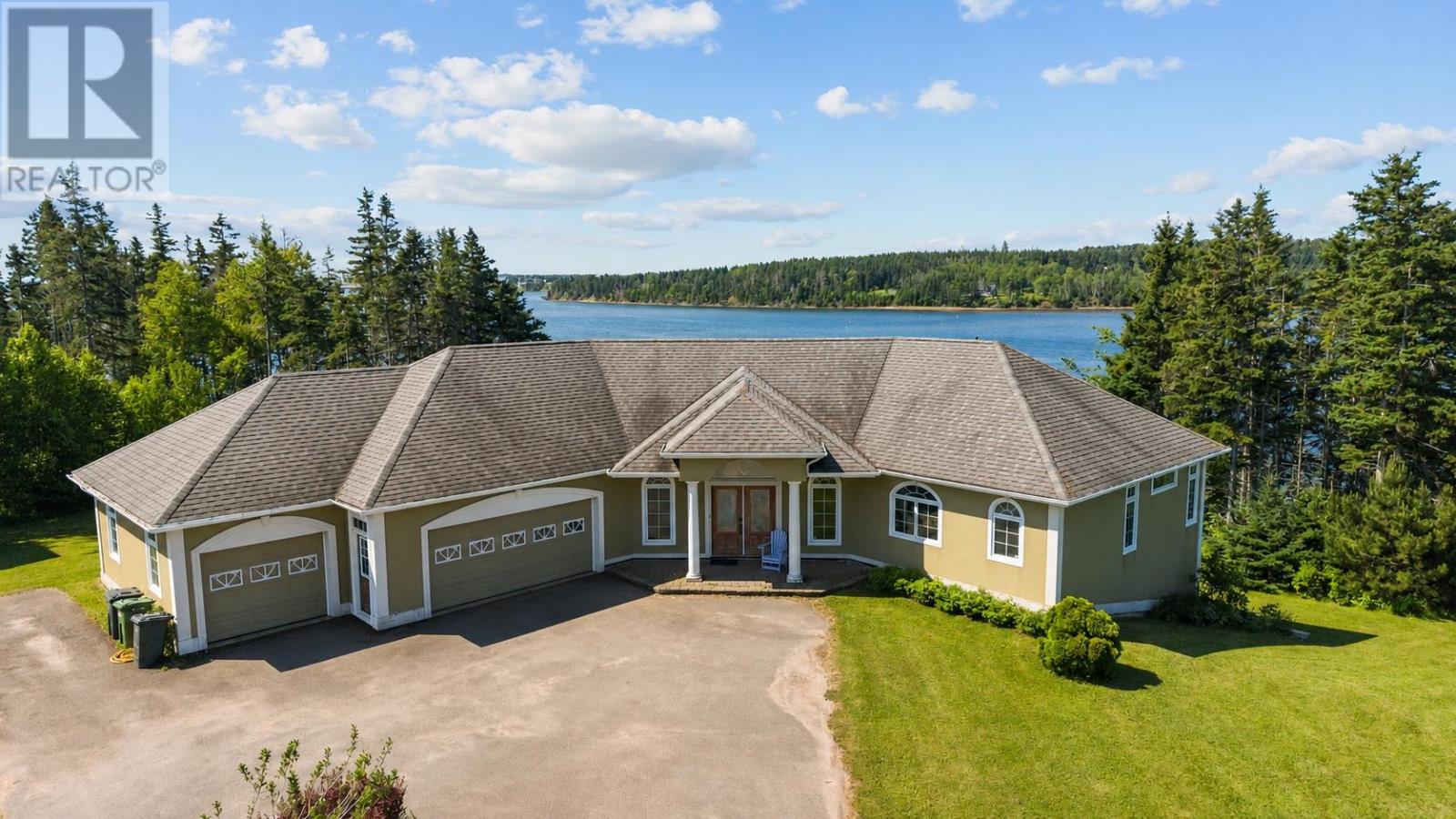 40 Sunset Drive, Souris, Prince Edward Island  C0A 2B0 - Photo 1 - 202617584