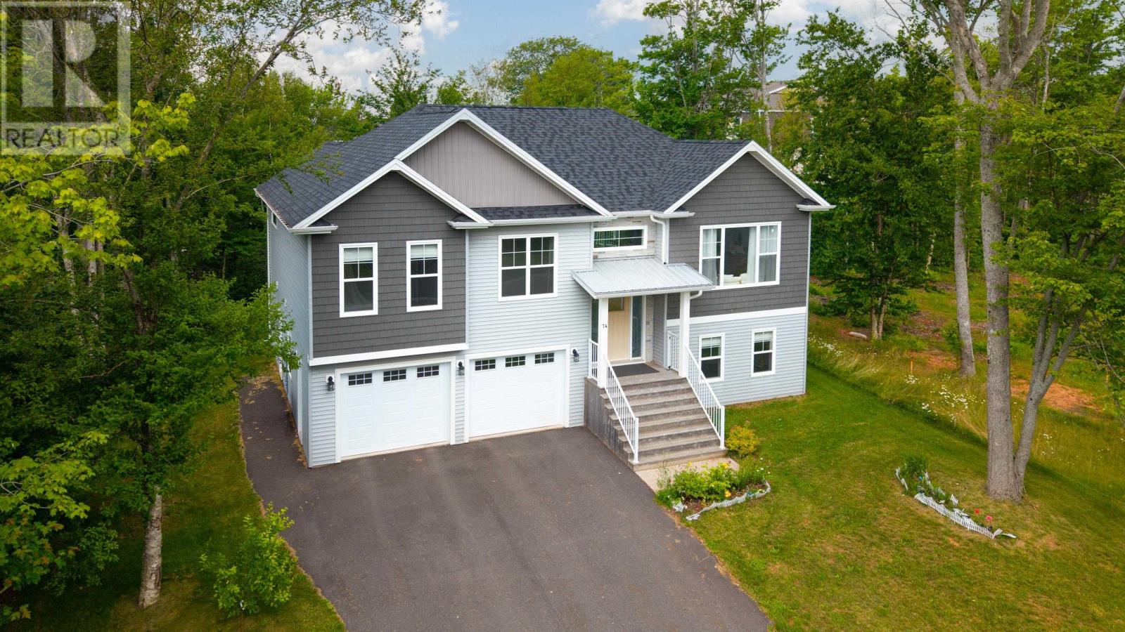 74 England Circle, Charlottetown, Prince Edward Island  C1E 1W9 - Photo 2 - 202617866
