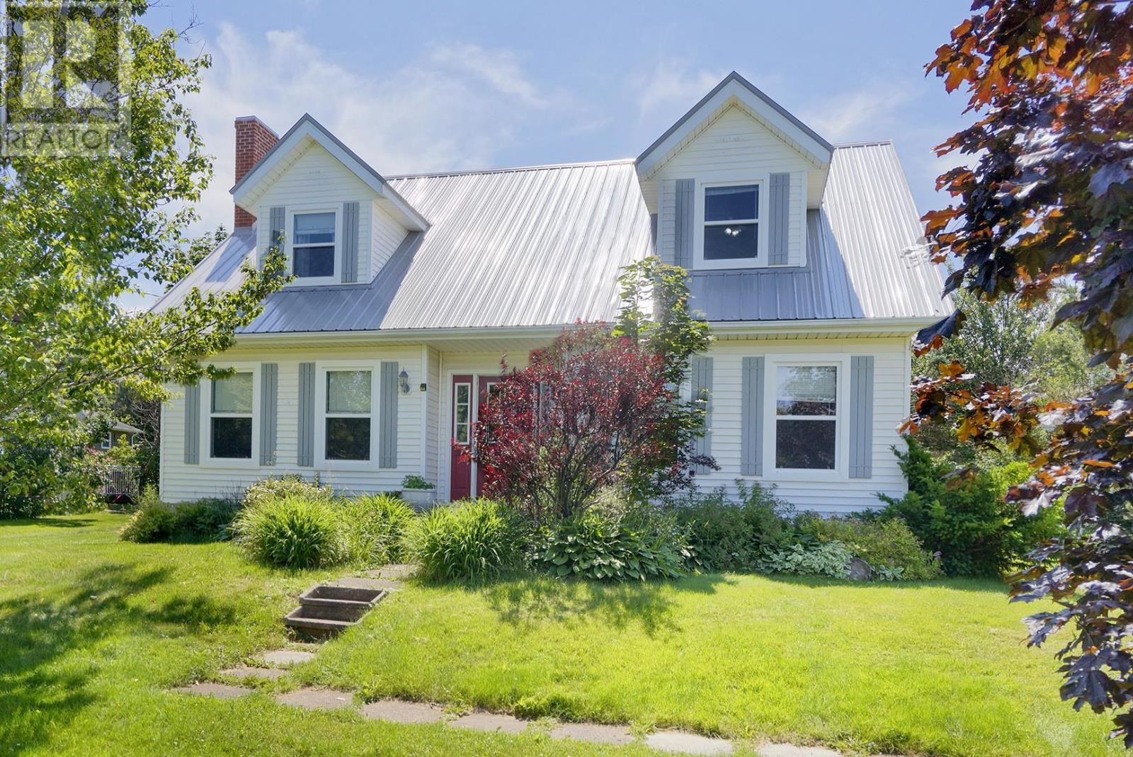14 St. Catherines Avenue, Stratford, Prince Edward Island  C1B 1A5 - Photo 1 - 202617895