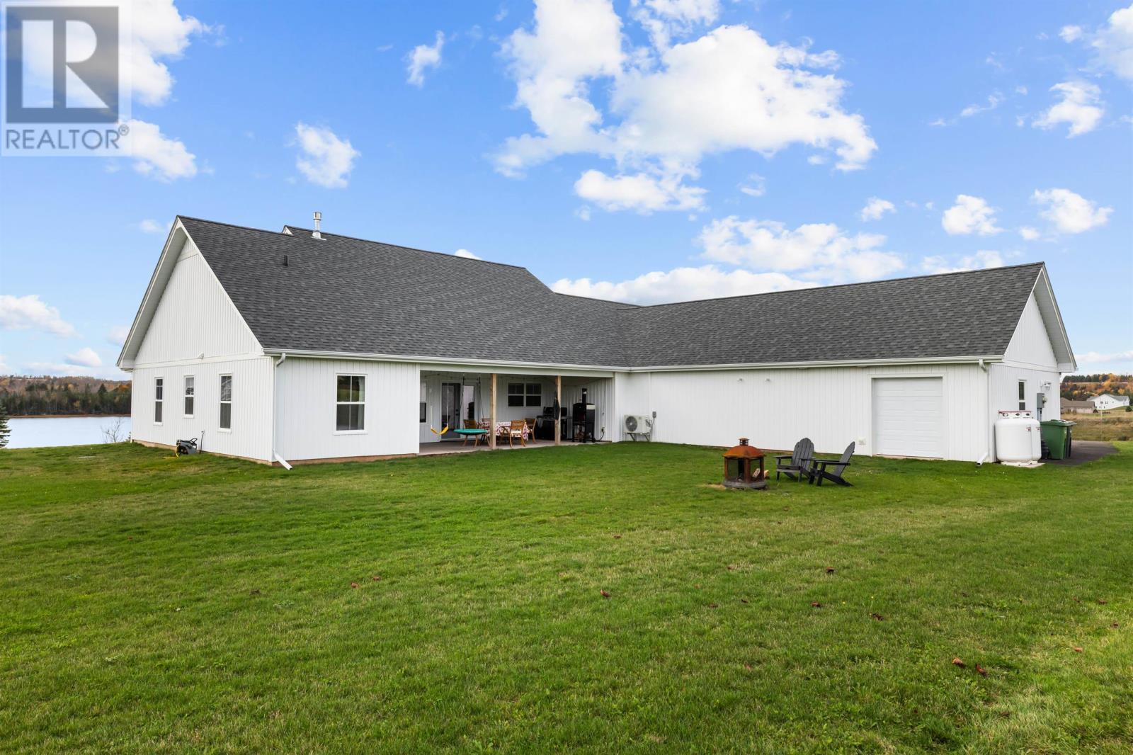 8 Macneill Avenue, Clyde River, Prince Edward Island  C0A 1H1 - Photo 7 - 202618043