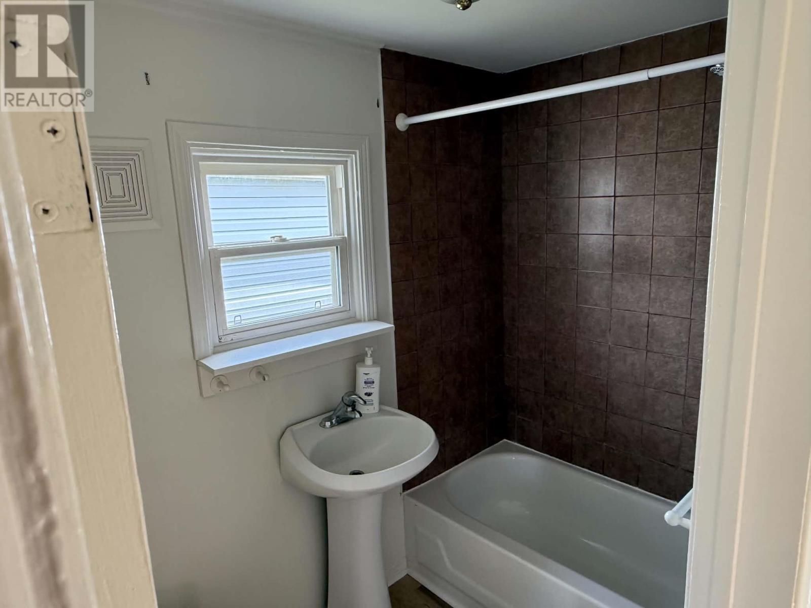 251 Granville Street, Summerside, Prince Edward Island  C1N 3A8 - Photo 9 - 202618075