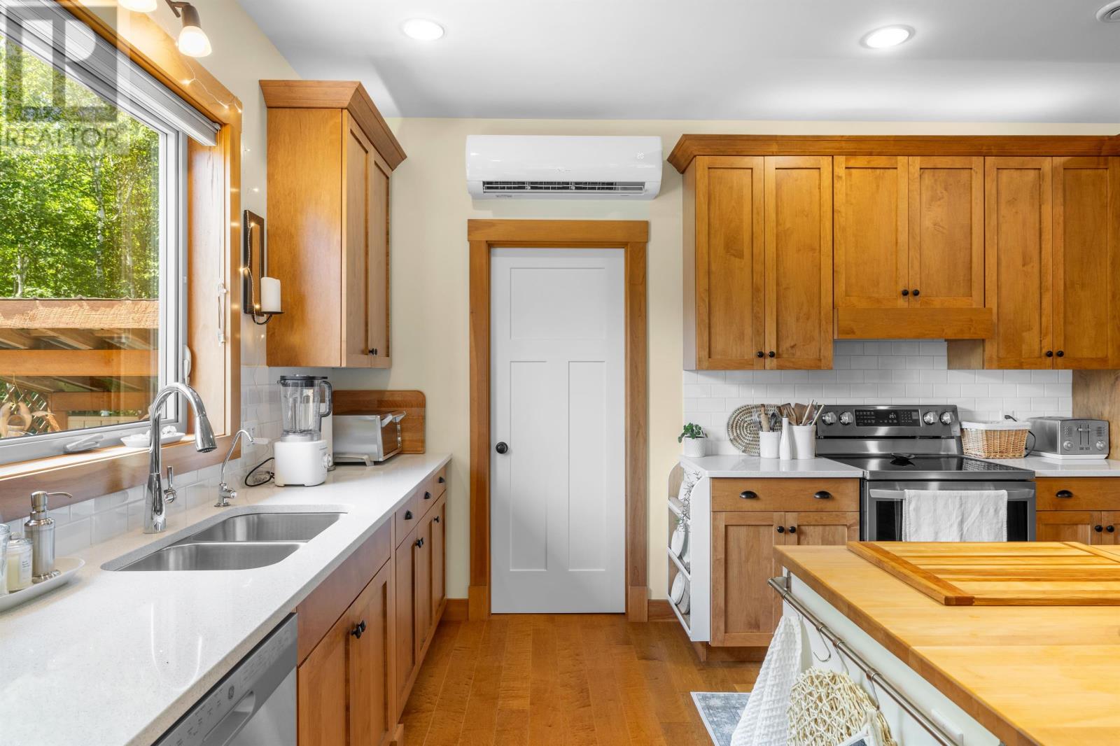 1927 Clarkin Road, North Wiltshire, Prince Edward Island  C0A 1Y0 - Photo 12 - 202618281