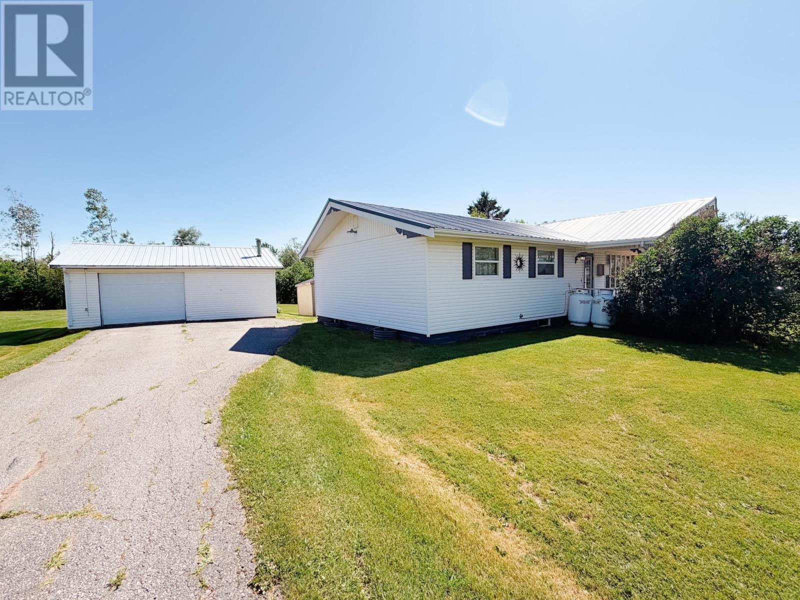 2011 Robertson Road, Brudenell, Prince Edward Island  C0A 1R0 - Photo 4 - 202618316