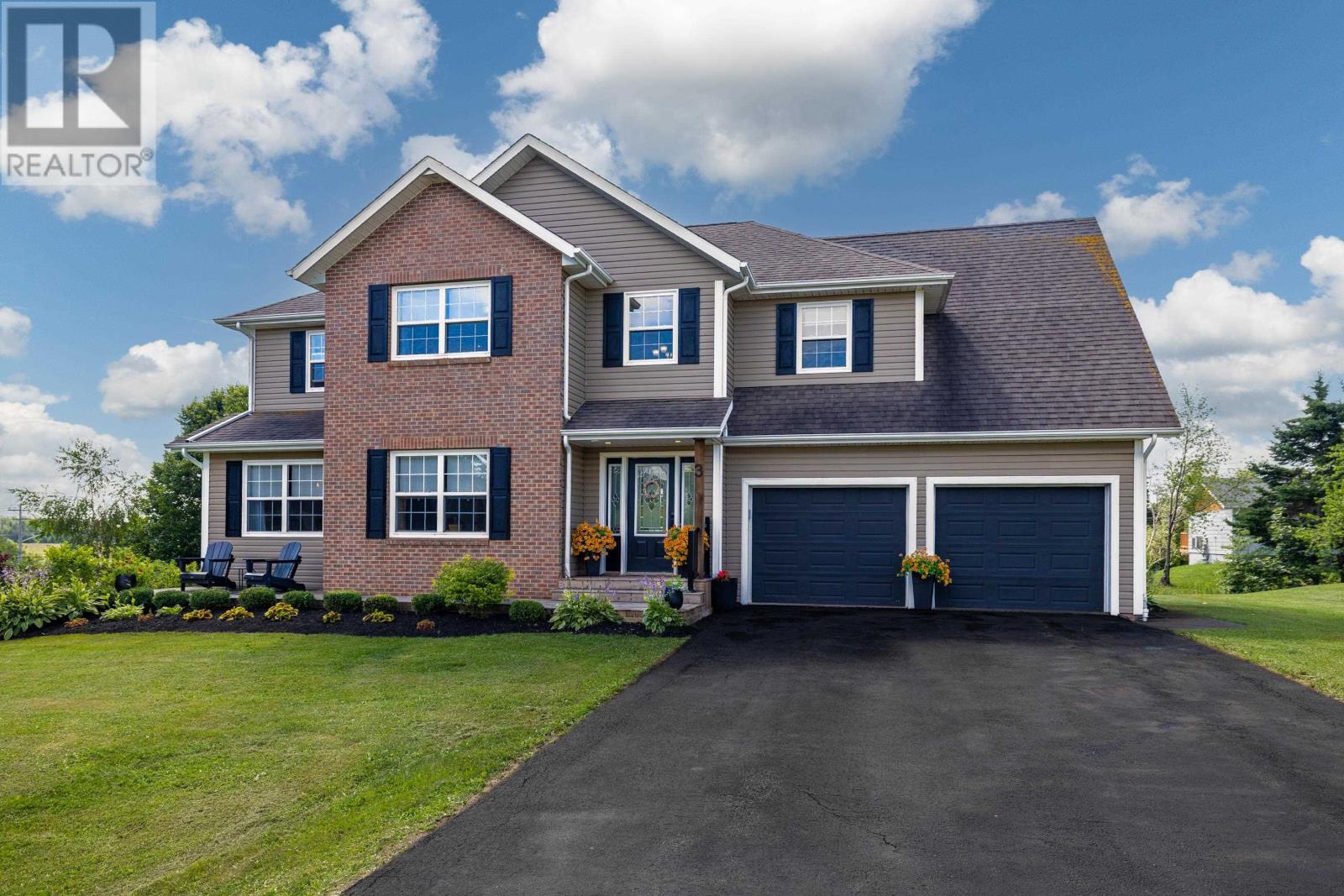 3 Paget Crescent, Stratford, Prince Edward Island  C1B 0E3 - Photo 2 - 202618392