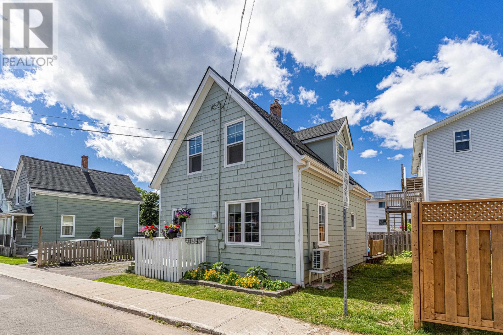 67 Victoria Street, Charlottetown, Prince Edward Island  C1A 2B4 - Photo 2 - 202618608