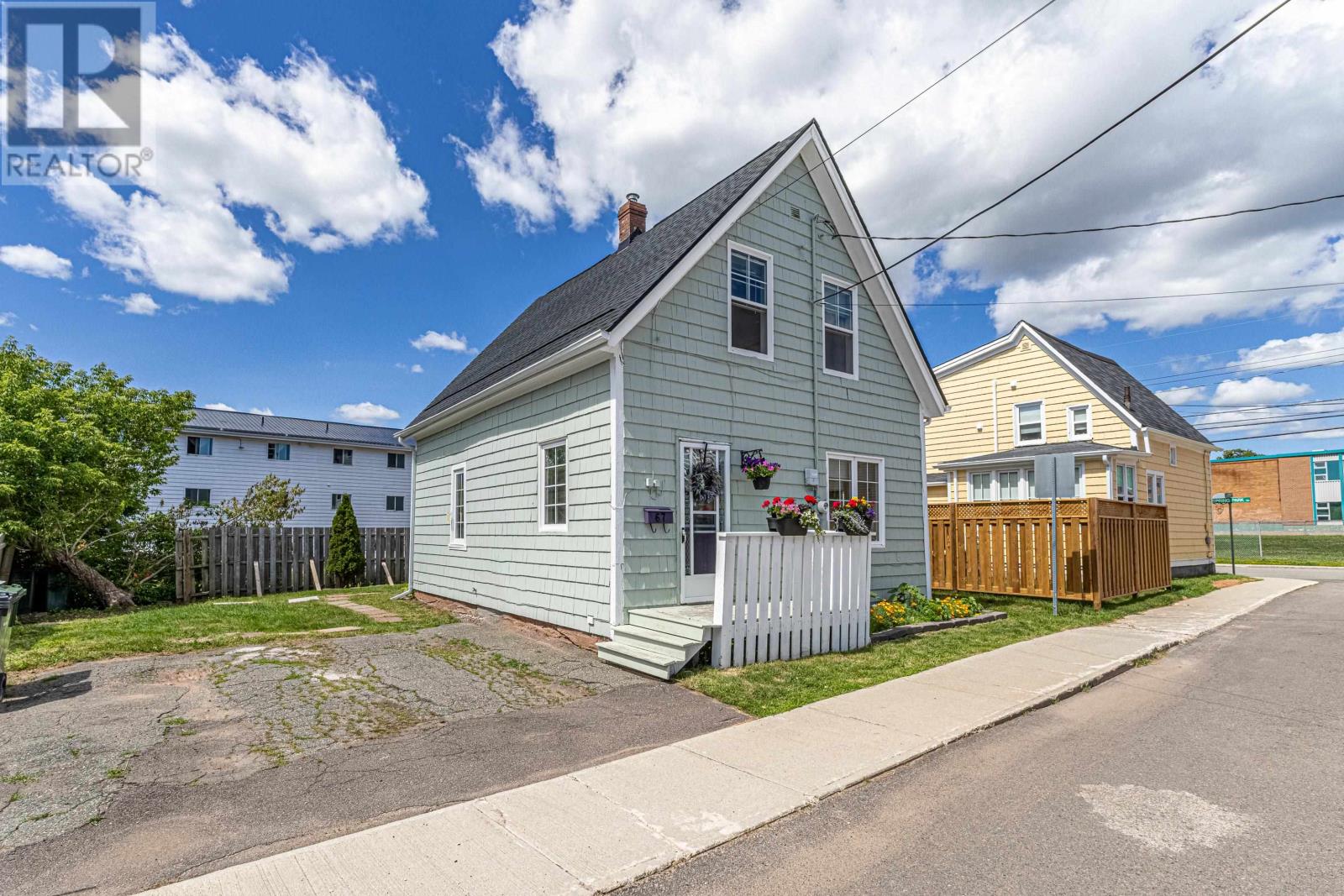 67 Victoria Street, Charlottetown, Prince Edward Island  C1A 2B4 - Photo 3 - 202618608