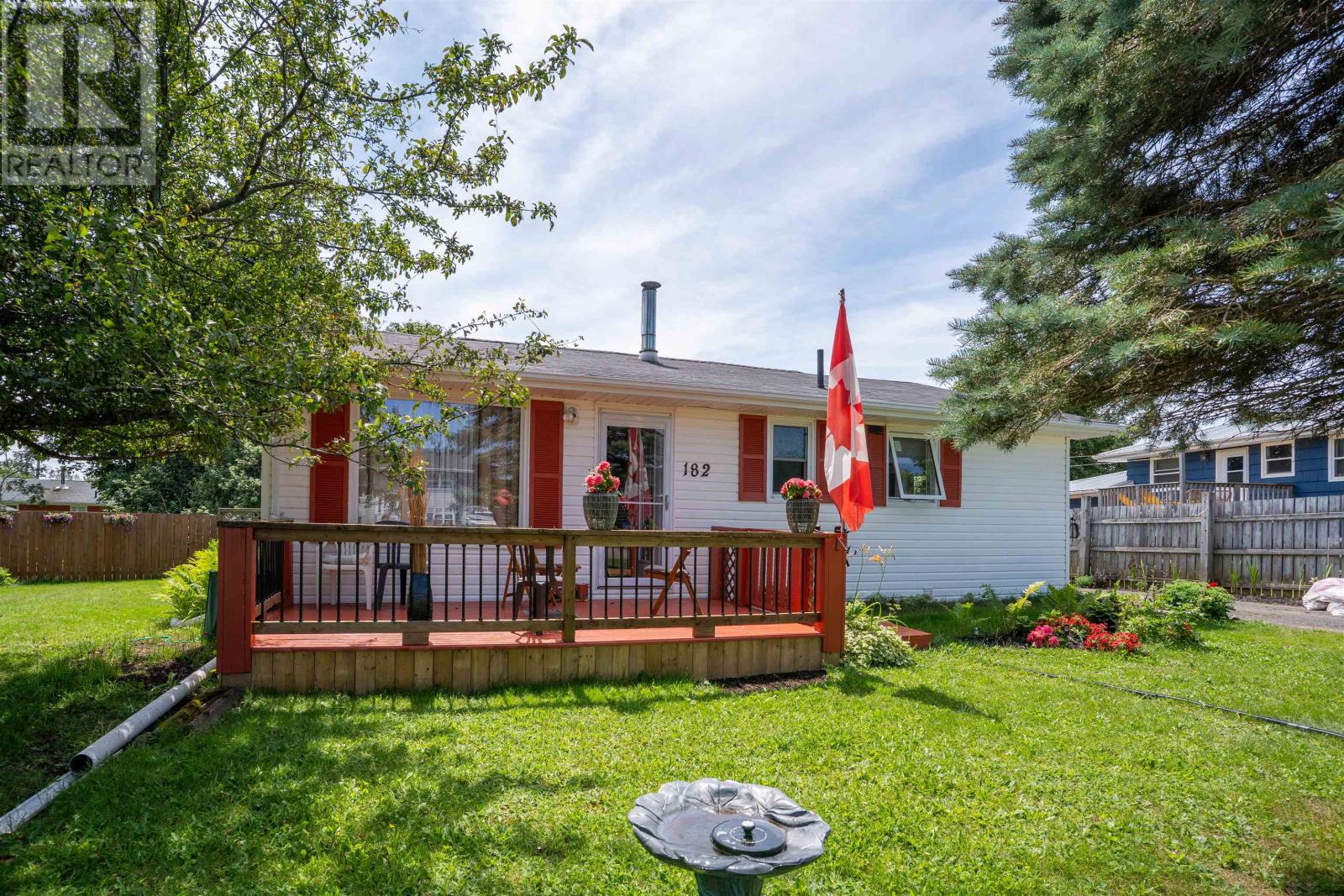 182 Parkwood Crescent, Charlottetown, Prince Edward Island  C1A 7A7 - Photo 1 - 202618626