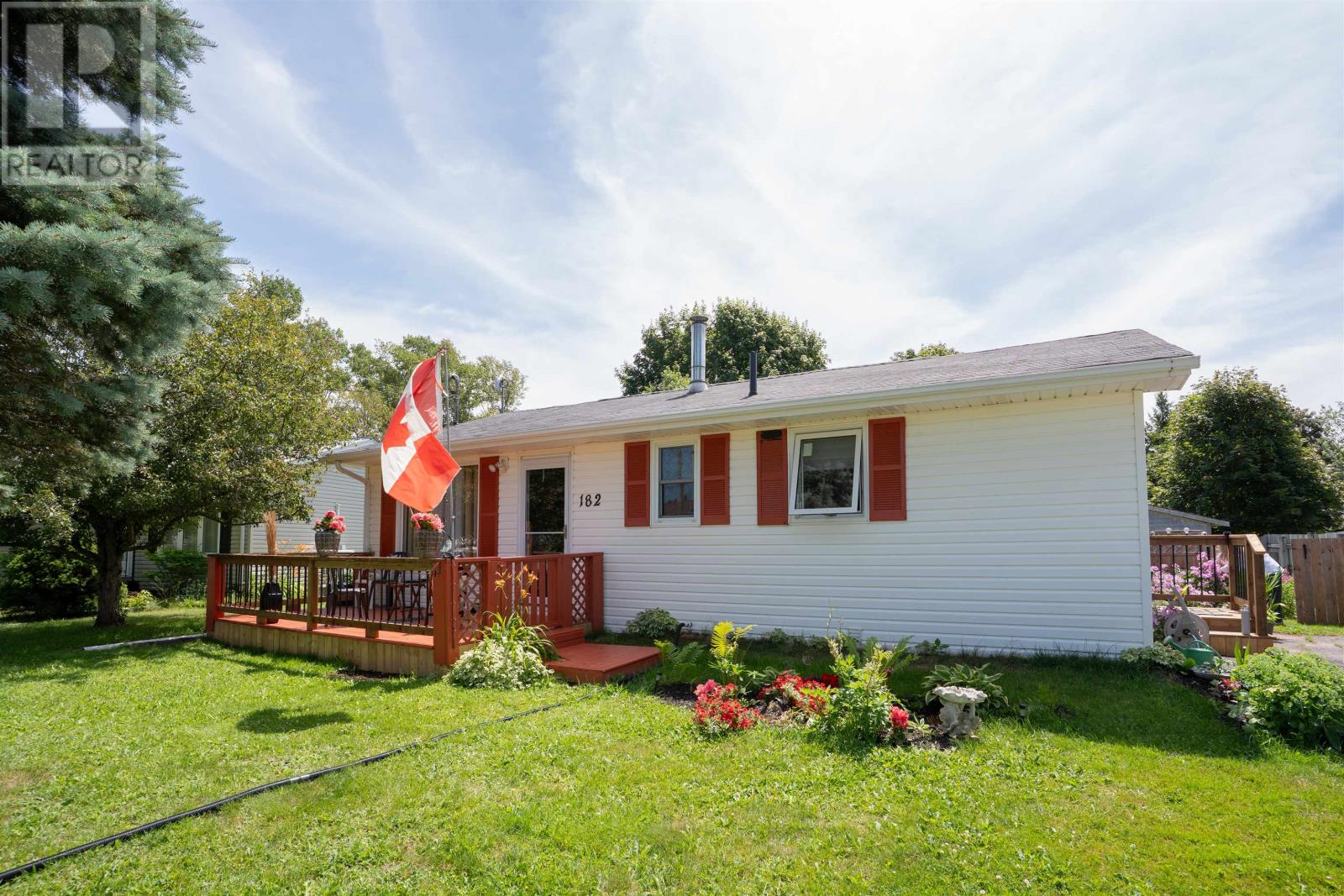 182 Parkwood Crescent, Charlottetown, Prince Edward Island  C1A 7A7 - Photo 3 - 202618626