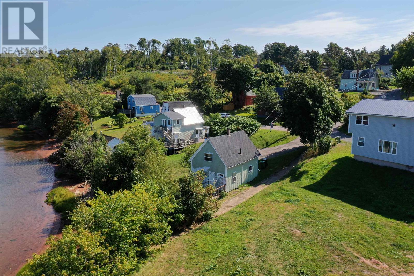 242 Locust Street, Montague, Prince Edward Island  C0A 1R0 - Photo 4 - 202618700