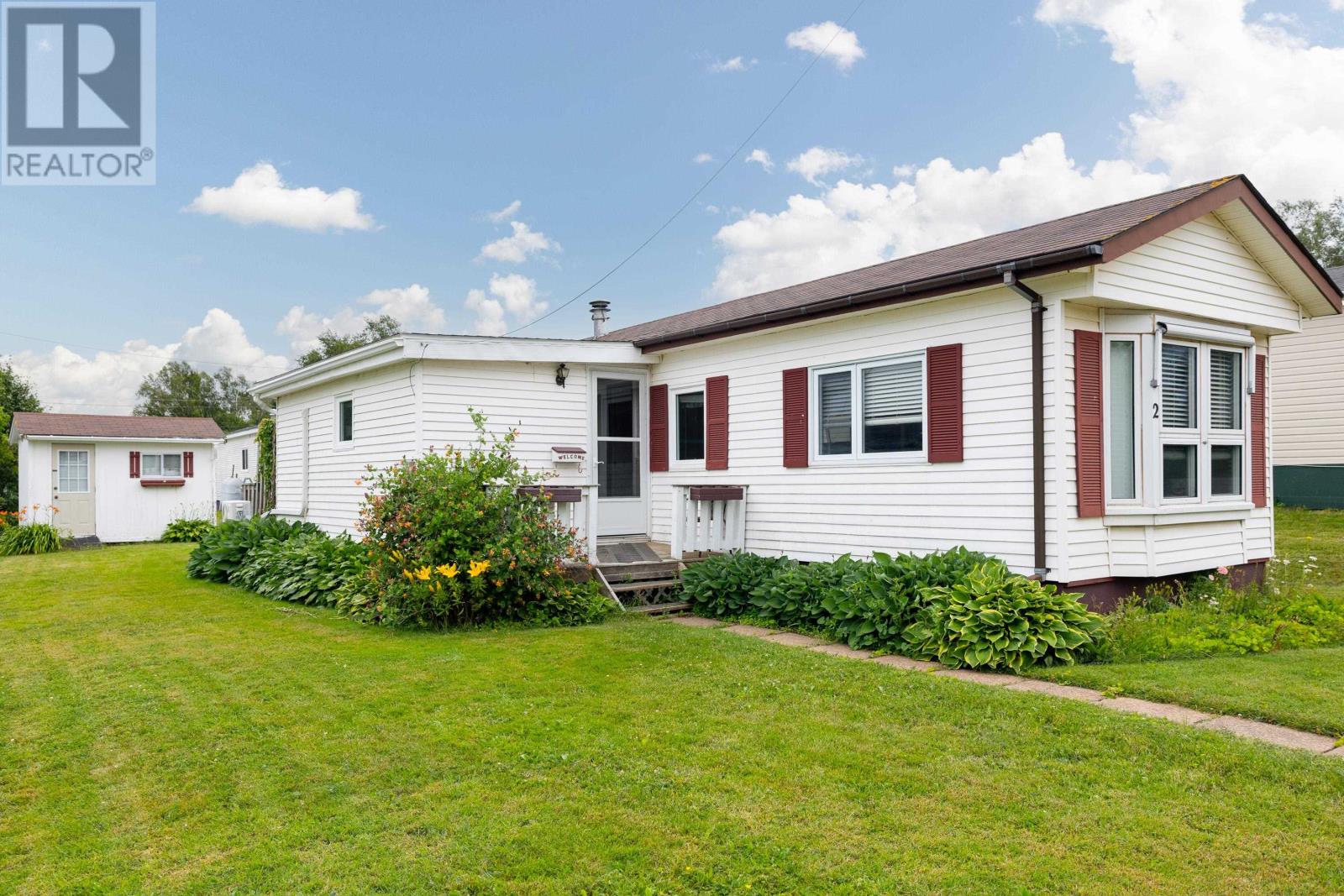 2 Selkirk Avenue, Cornwall, Prince Edward Island  C0A 1H0 - Photo 1 - 202618740