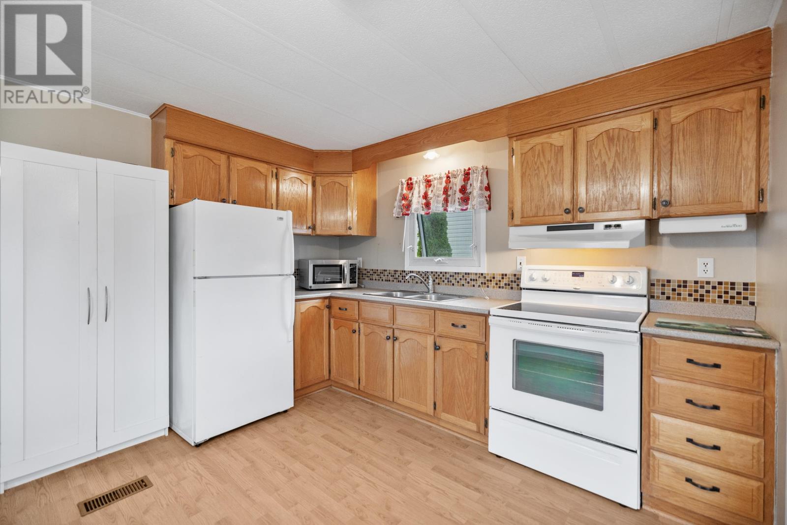 2 Selkirk Avenue, Cornwall, Prince Edward Island  C0A 1H0 - Photo 5 - 202618740