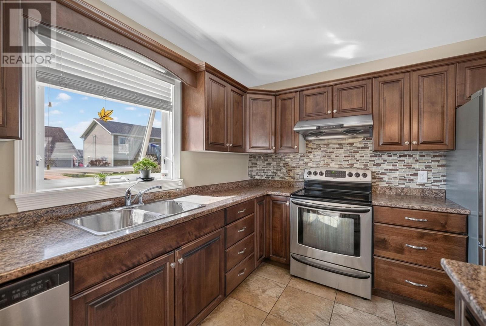 26 Hummingbird Street, West Royalty, Prince Edward Island  C1E 0B2 - Photo 9 - 202618865