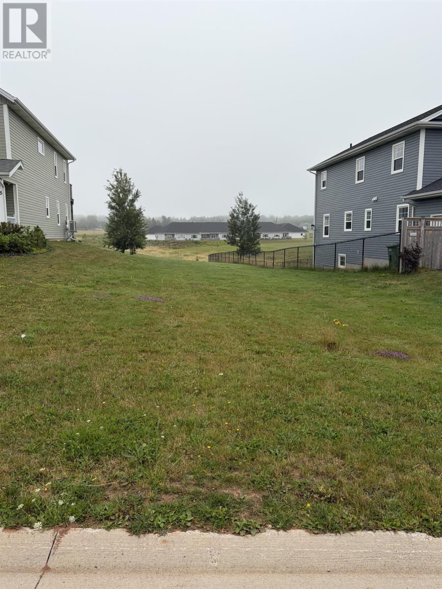27 Hanmac Drive, Charlottetown, Prince Edward Island  C1C 1L2 - Photo 1 - 202618976