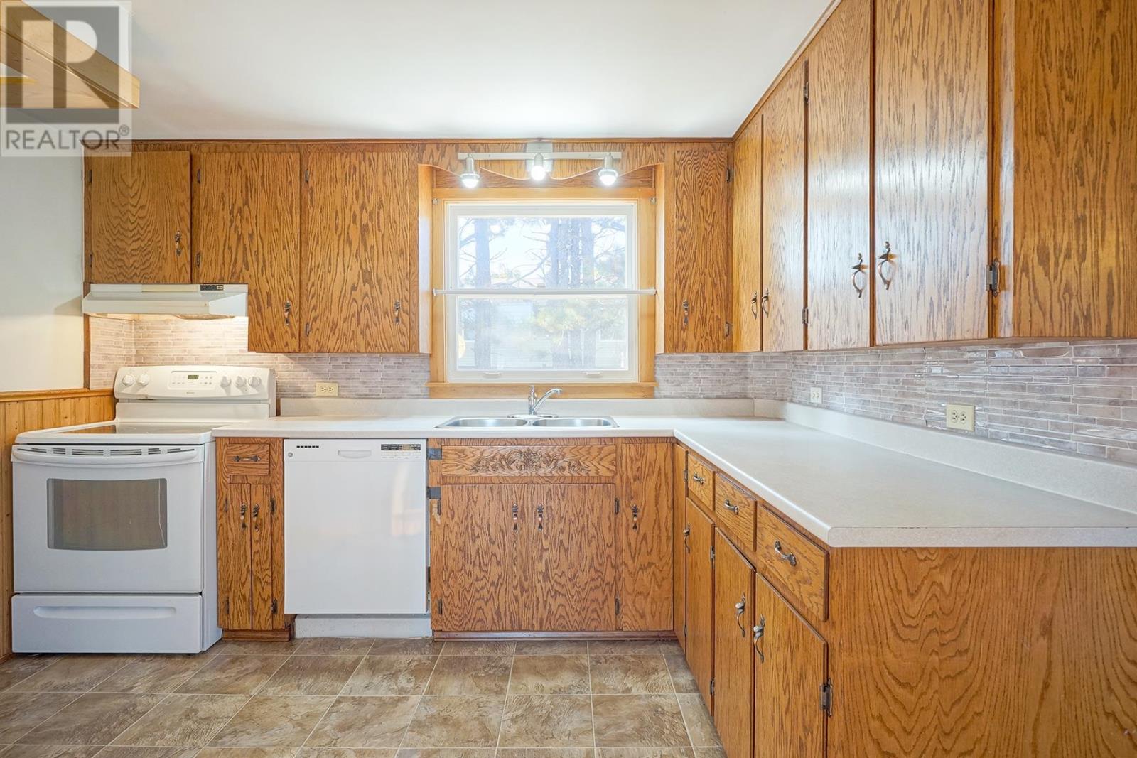 487 South Drive, Summerside, Prince Edward Island  C1N 3Z5 - Photo 10 - 202619386
