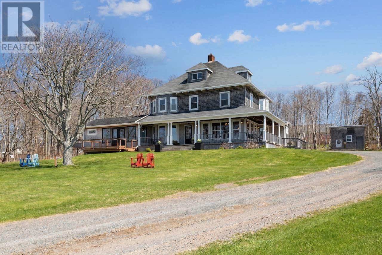 21 Breakwater Street, Souris, Prince Edward Island  C0A 2B0 - Photo 1 - 202619413