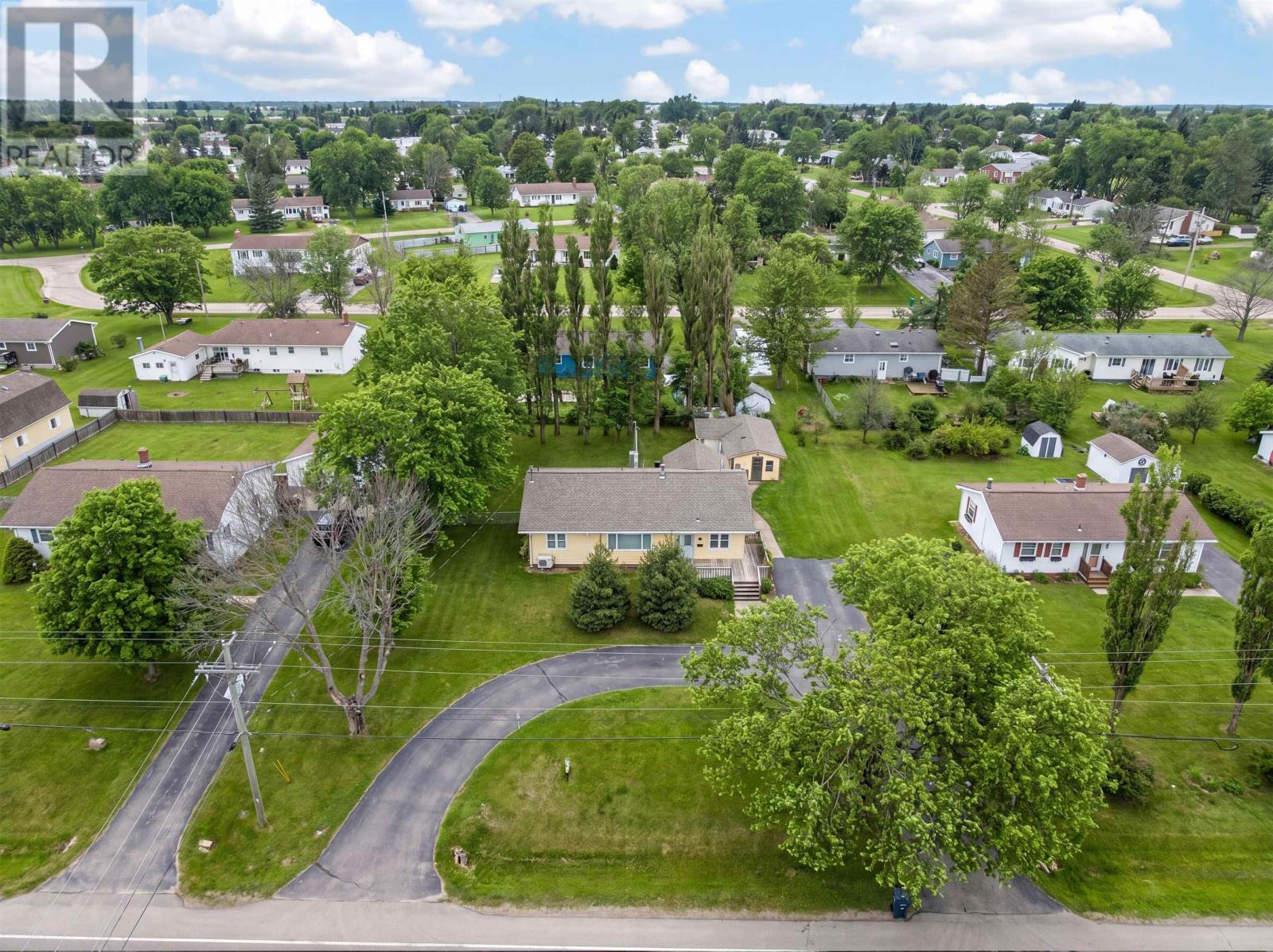 45 Meadowbank Road, Cornwall, Prince Edward Island  C0A 1H0 - Photo 1 - 202619613