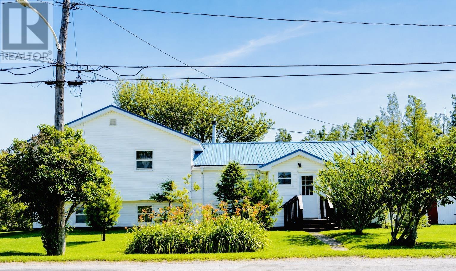 385 Campbell Avenue, Montague, Prince Edward Island  C0A 1R0 - Photo 1 - 202619750