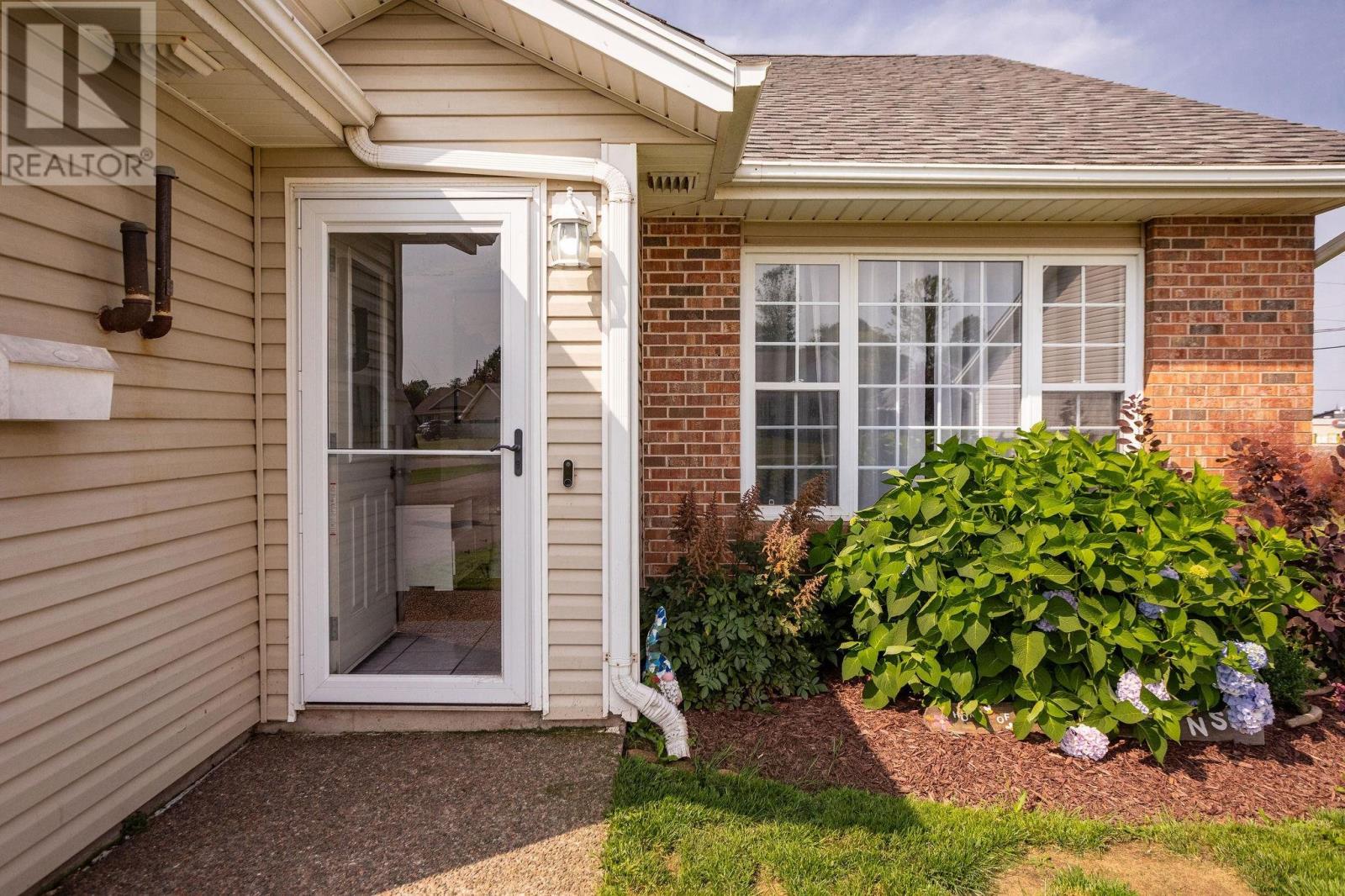 33 Holland Drive, Stratford, Prince Edward Island  C1B 1S9 - Photo 2 - 202620129