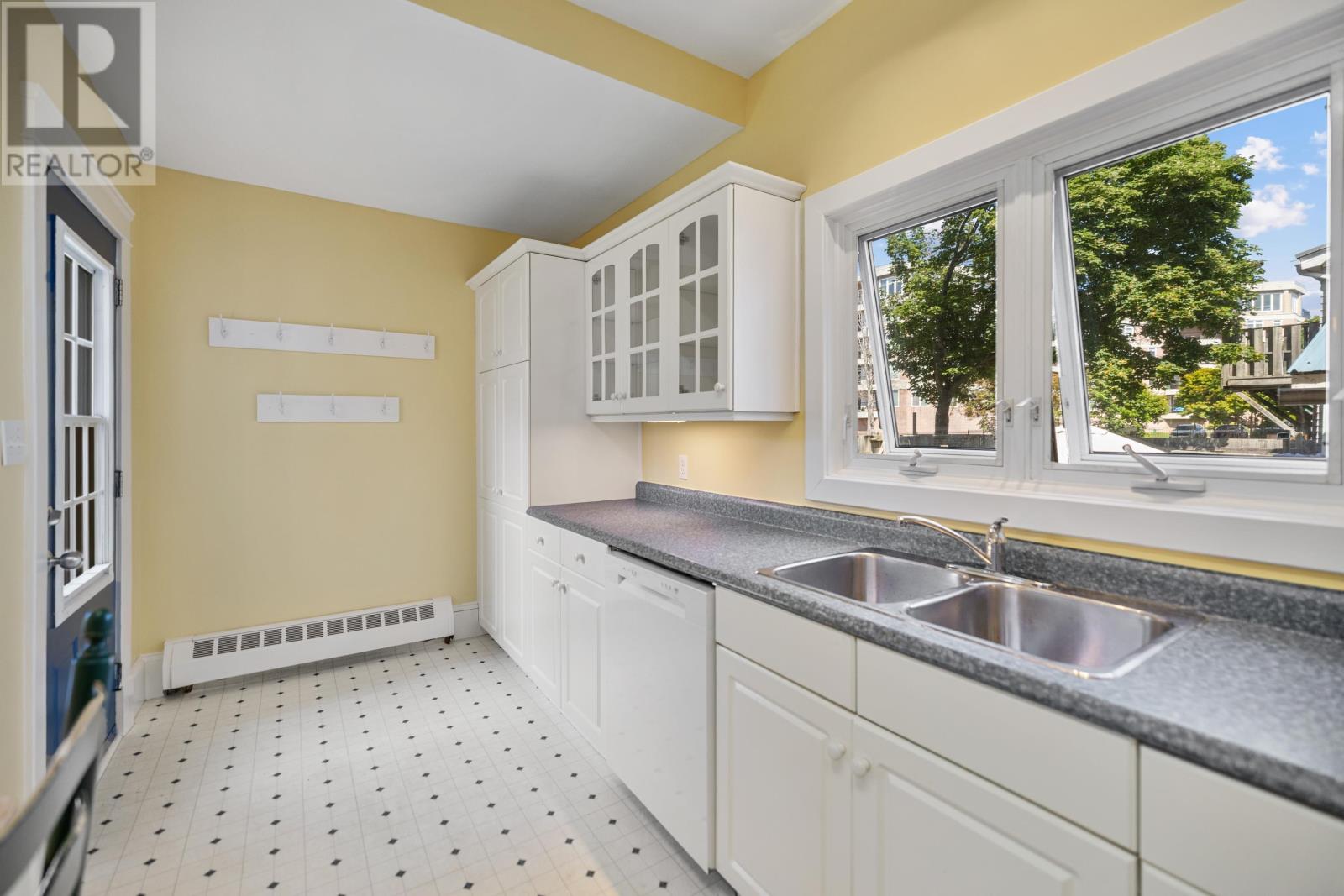 21 Grafton Street, Charlottetown, Prince Edward Island  C1A 1K6 - Photo 17 - 202621324