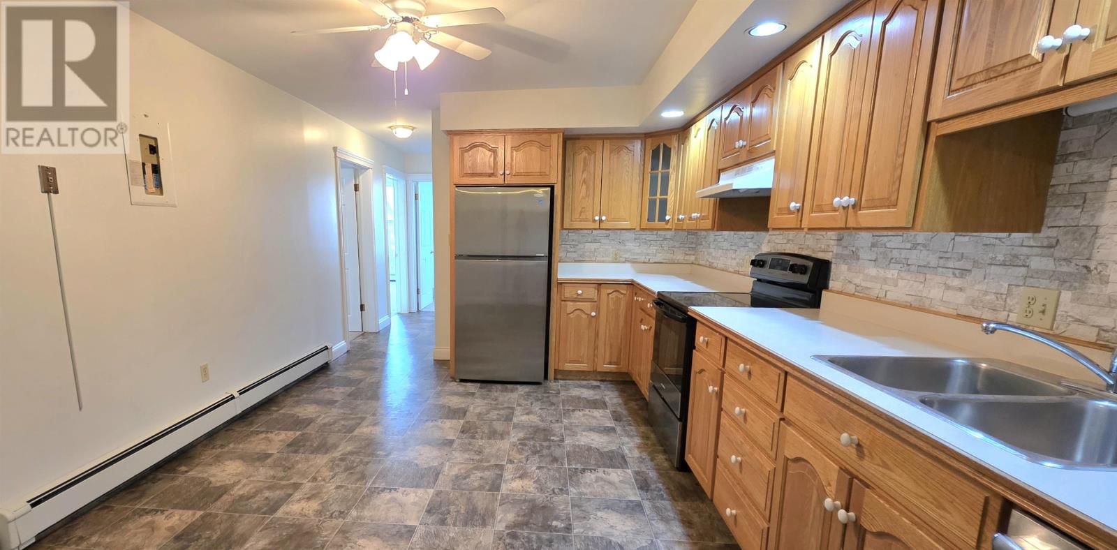3 2 202 Euston Street, Charlottetown, Prince Edward Island  C1A 1W8 - Photo 4 - 202621614