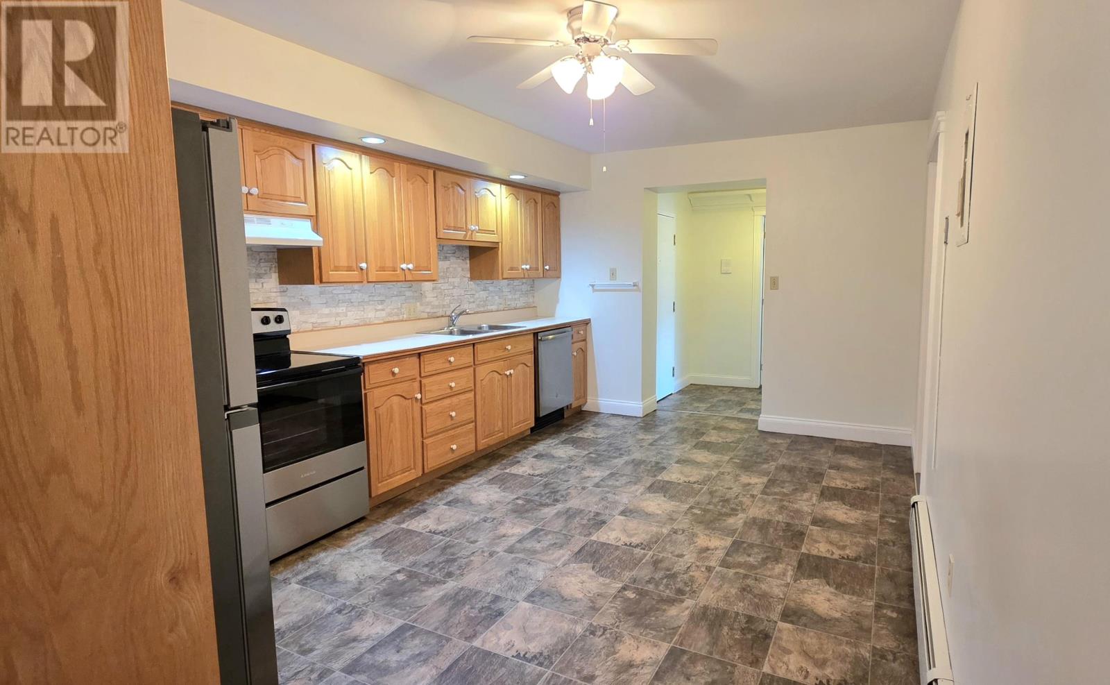 3 2 202 Euston Street, Charlottetown, Prince Edward Island  C1A 1W8 - Photo 6 - 202621614