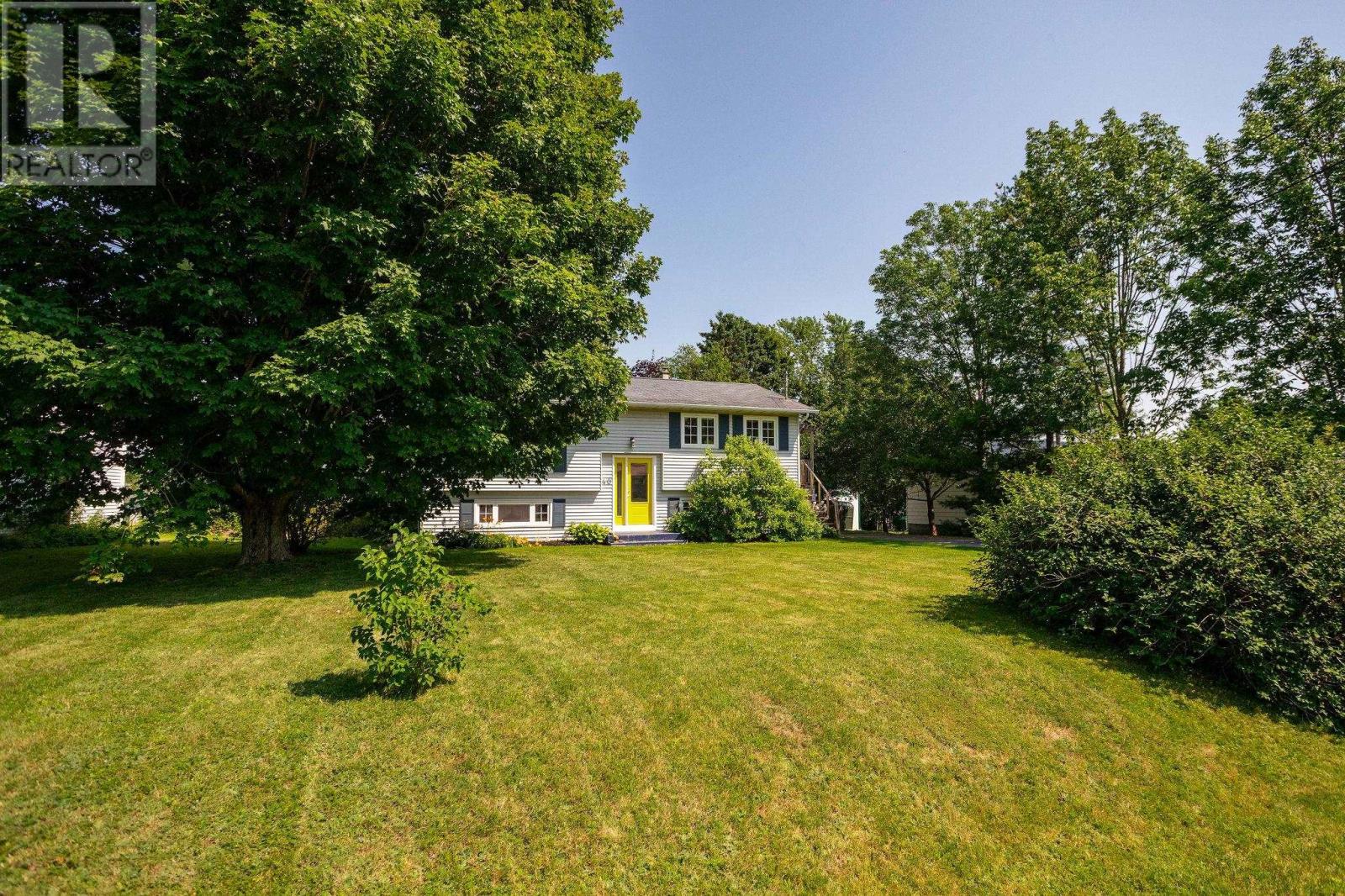 40 Poplar Drive, Cornwall, Prince Edward Island  C0A 1H0 - Photo 2 - 202622057