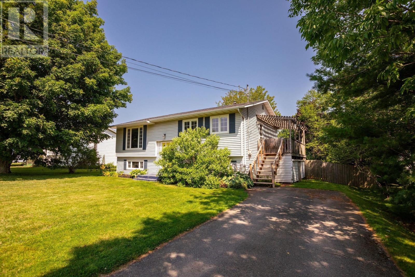 40 Poplar Drive, Cornwall, Prince Edward Island  C0A 1H0 - Photo 3 - 202622057