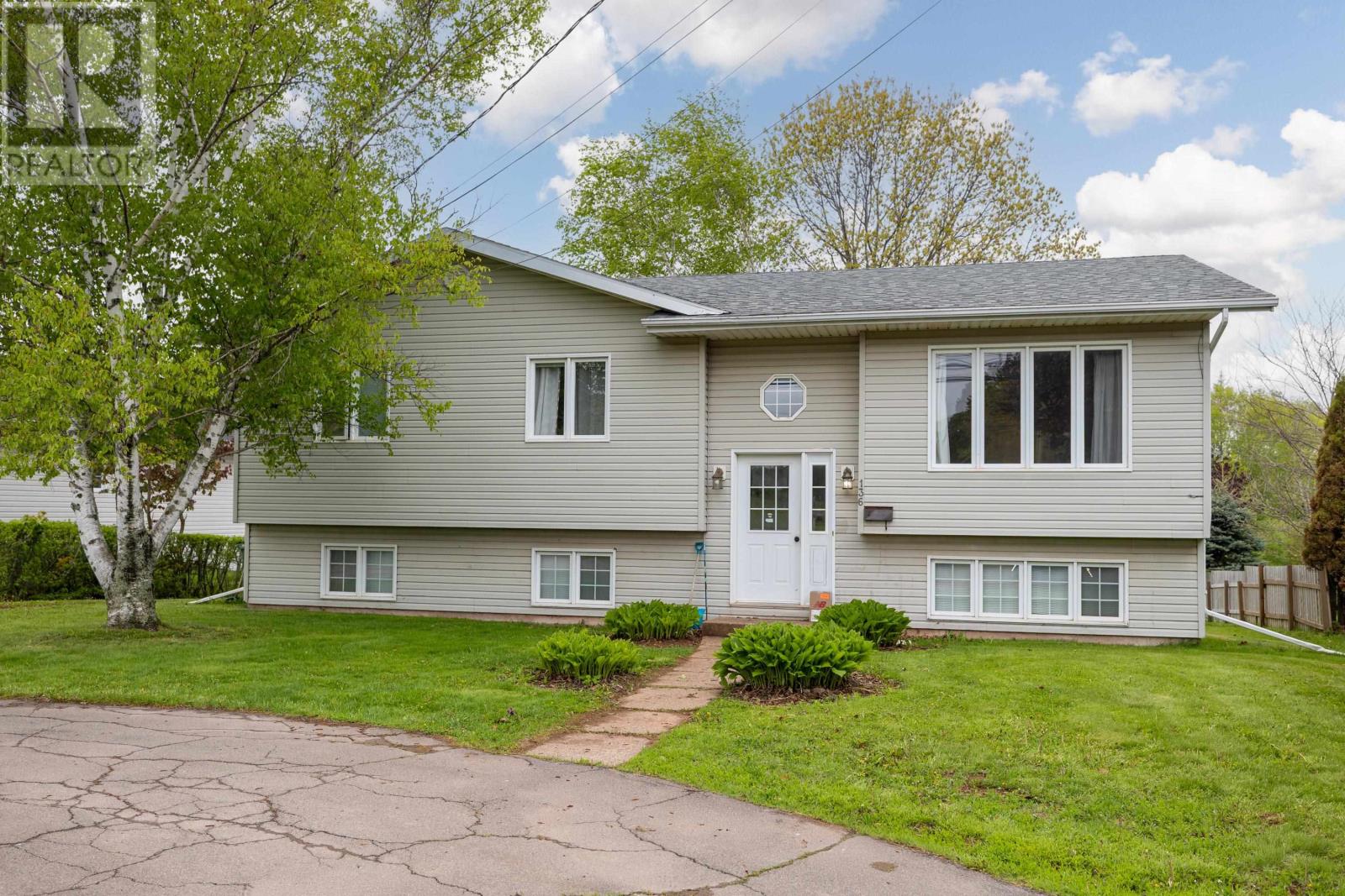 136 Stratford Road, Stratford, Prince Edward Island  C1B 1Y4 - Photo 1 - 202622848