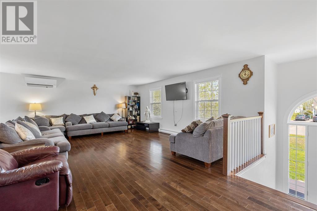37 Rosebank Road, Stratford, Prince Edward Island  C1B 1E8 - Photo 6 - 202623524