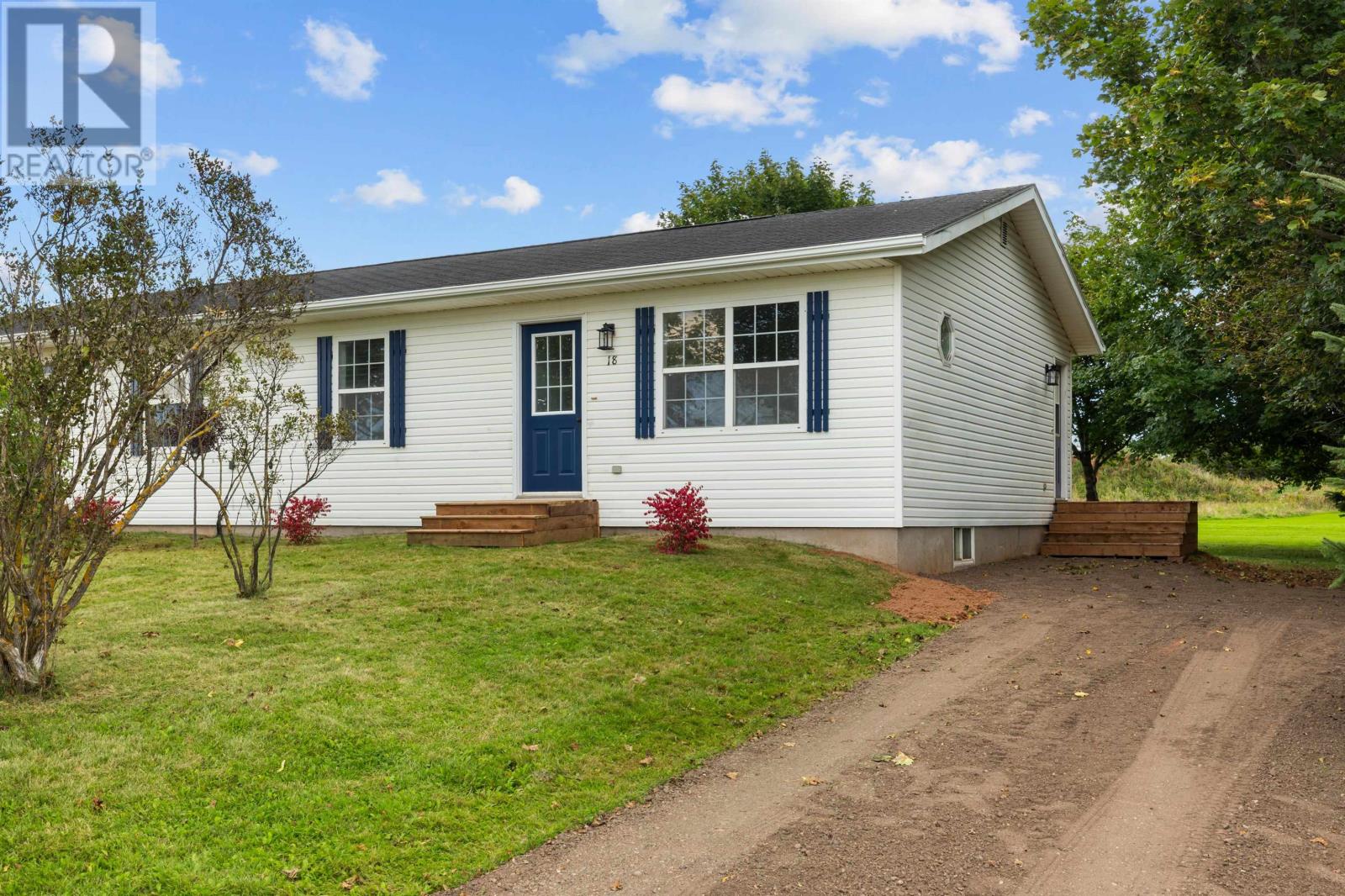 18 Kingston Road, Cornwall, Prince Edward Island  C0A 1H8 - Photo 1 - 202623928