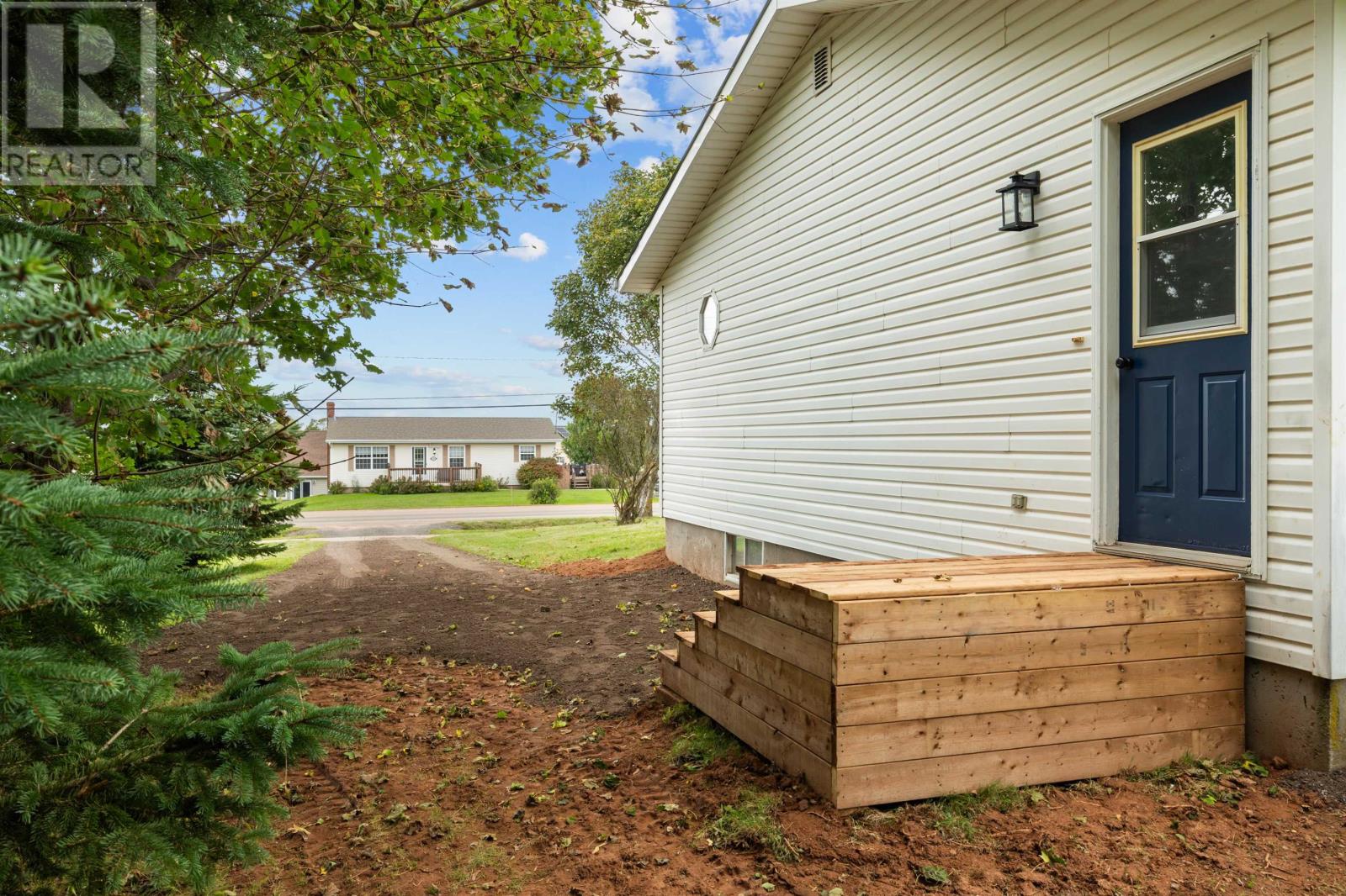 18 Kingston Road, Cornwall, Prince Edward Island  C0A 1H8 - Photo 4 - 202623928