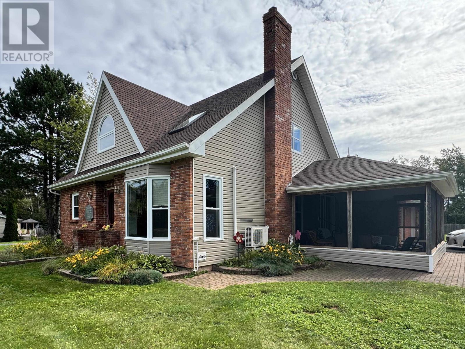 995 Pleasant Grove Road, York, Prince Edward Island  C0A 1P0 - Photo 2 - 202623935
