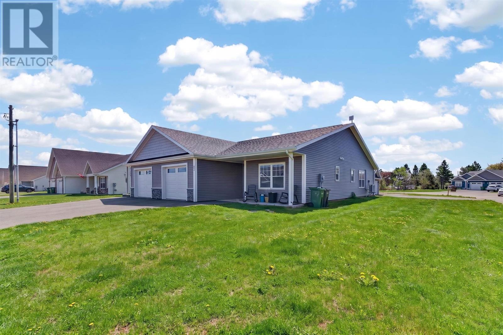 32 Ellis Avenue, Summerside, Prince Edward Island  C1N 4J3 - Photo 3 - 202624023