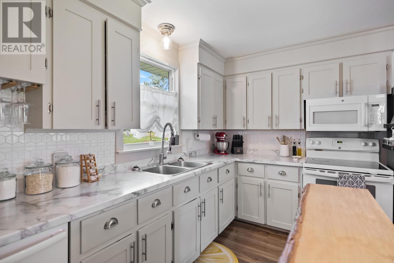 19 Pamwayne Drive, Cornwall, Prince Edward Island  C0A 1H8 - Photo 9 - 202624269