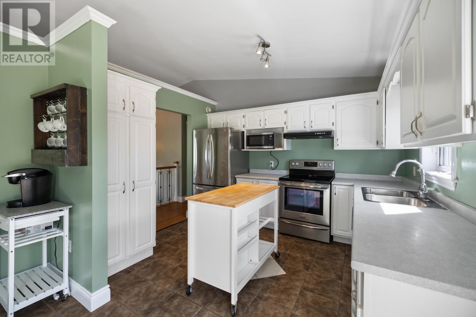 10 Kenwood Circle, Charlottetown, Prince Edward Island  C1E 1Z8 - Photo 11 - 202624348