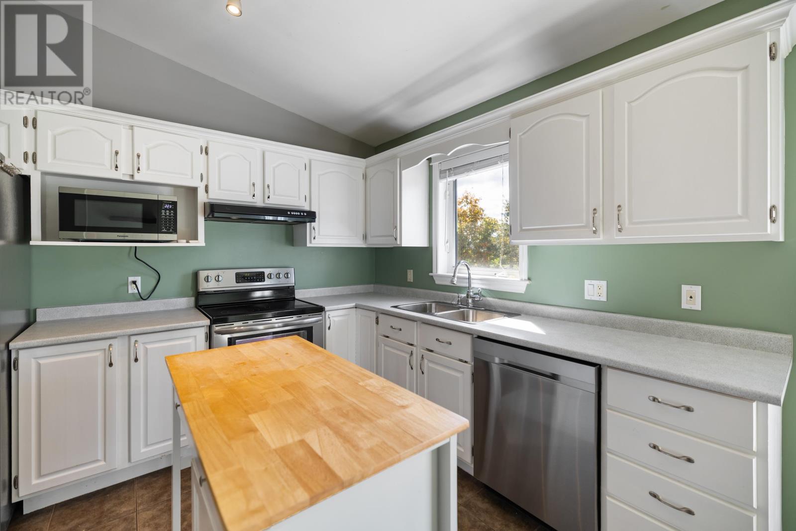 10 Kenwood Circle, Charlottetown, Prince Edward Island  C1E 1Z8 - Photo 12 - 202624348