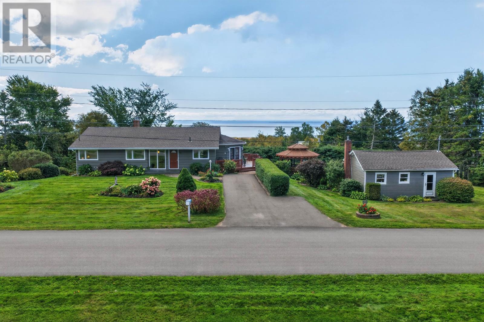 22 Upper Tea Hill Crescent, Stratford, Prince Edward Island  C1B 2V1 - Photo 2 - 202624557