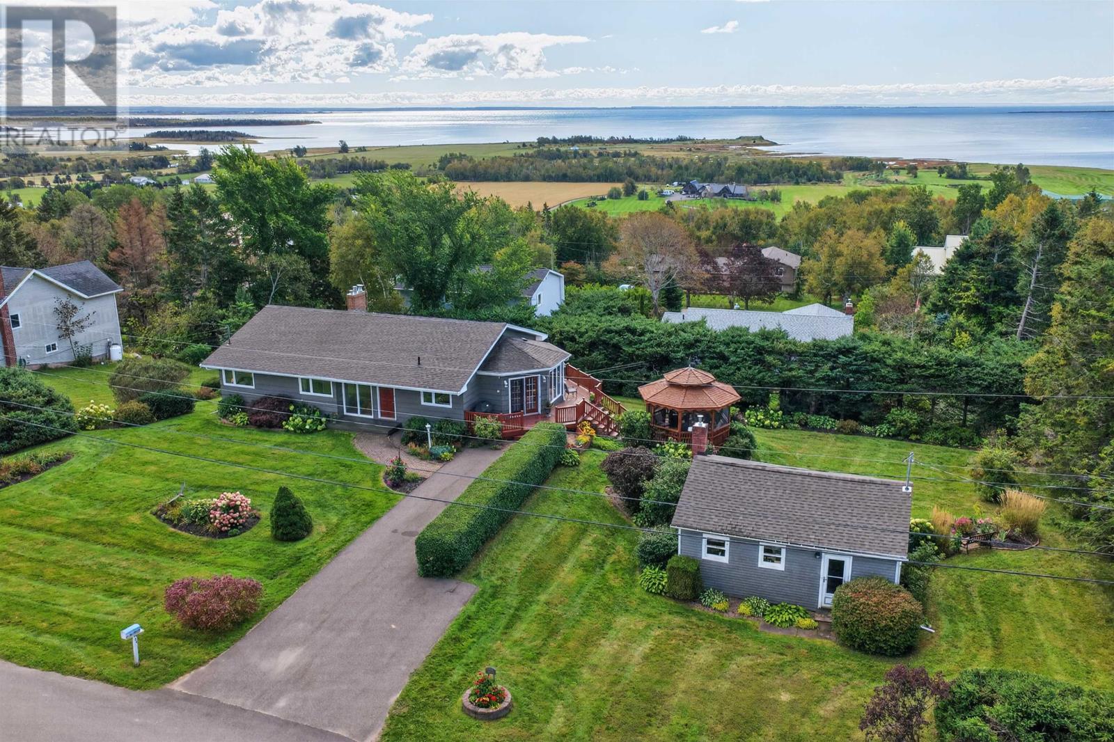 22 Upper Tea Hill Crescent, Stratford, Prince Edward Island  C1B 2V1 - Photo 4 - 202624557