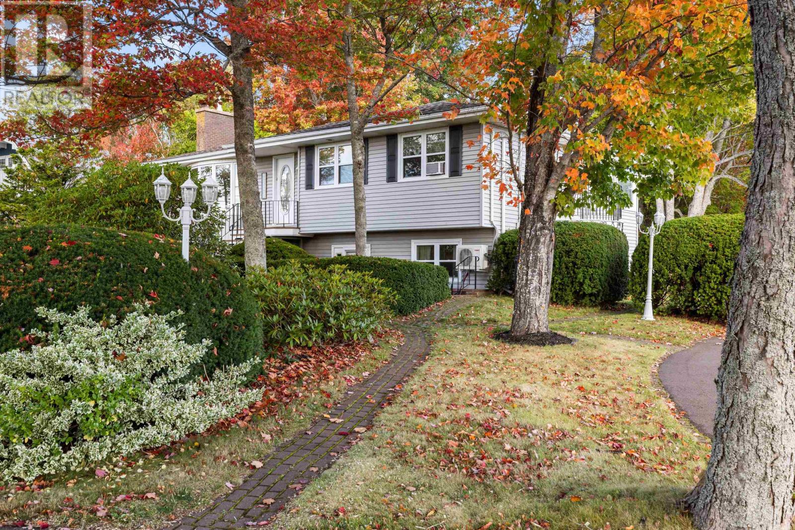 203 Ferry Road, Cornwall, Prince Edward Island  C0A 1H4 - Photo 4 - 202526238