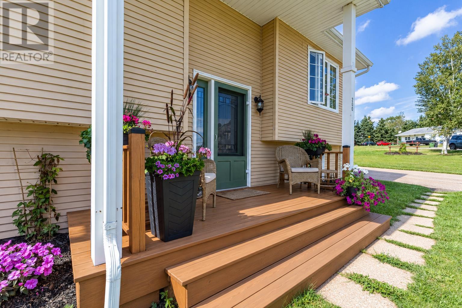 200 Westridge Crescent, Charlottetown, Prince Edward Island  C1A 9B2 - Photo 2 - 202624919