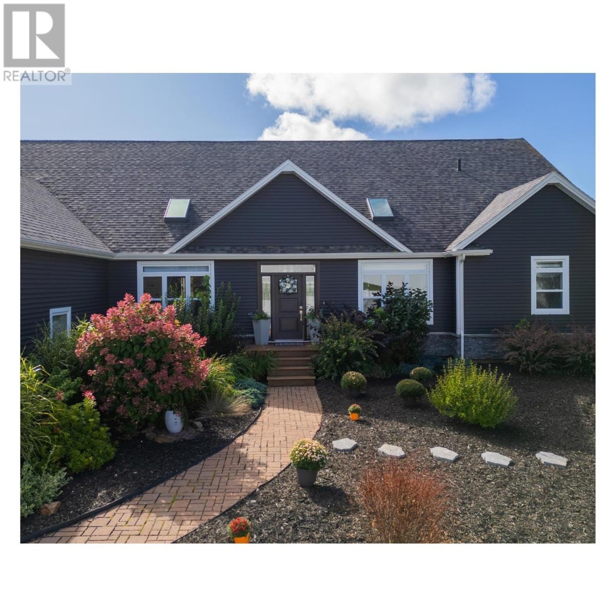 23 Paget Crescent, Stratford, Prince Edward Island  C1B 0E3 - Photo 3 - 202624936
